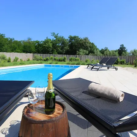 Haus Nina Mit Beheiztem Schwimmbad Prázdninový dům Loborika