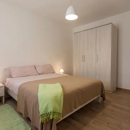 Haus Nina Mit Beheiztem Schwimmbad Prázdninový dům