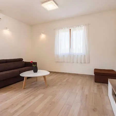 Prázdninový dům Haus Nina Mit Beheiztem Schwimmbad